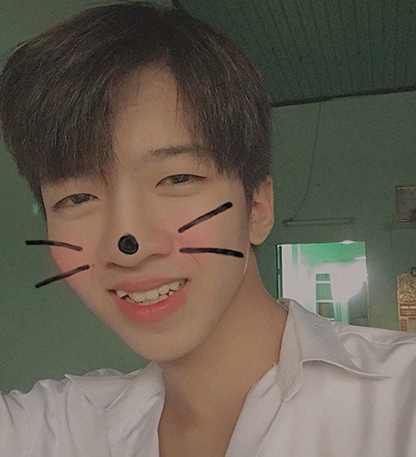 Tuấn Trường - chàng hot boy băng dính thật cho biết, cậu chàng chẳng biết người kia là ai, và mọi người thấy giống nhau ở chỗ nào. Trường cũng khá buồn vì hình ảnh của mình bị mọi người đem ra giễu cợt, chê bai. Tuy nhiên, dù hình ảnh của mình đang là tâm điểm chê trách của dân mạng thì Trường cũng chẳng mấy quan tâm vì nó không hề ảnh hưởng tới cuộc sống của hot boy này.
