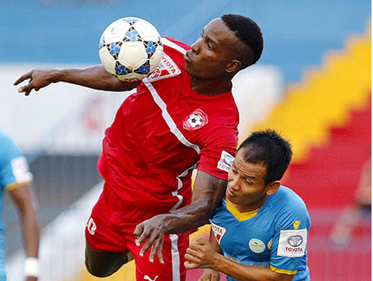 Lê Văn Phú (Hải Phòng). Giống như Lê Văn Tân, Lê Văn Phú đến V-League từ Ghana để thi đấu cho Khánh Hòa. Anh cũng được nhập tịch trong năm 2012. Sau khi CLB Khánh Hoà giải thể, anh đã gia nhập Hải Phòng vào năm 2013.