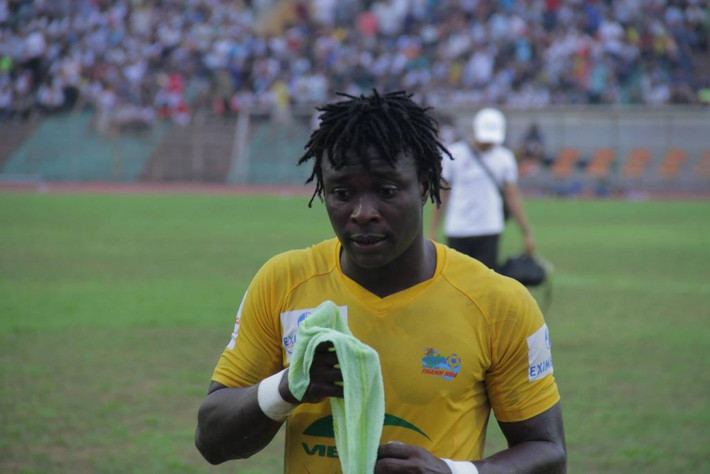Lê Văn Tân (Thanh Hóa). Tiền vệ người Ghana tên thật là Jonathan Quartey, đến Việt Nam vào năm 2007 để chơi cho Khánh Hòa. Anh nhập quốc tịch Việt Nam năm 2011, lấy tên Lê Văn Tân và chơi cho một số đội bóng như Hà Nội ACB, Hải Phòng và FLC Thanh Hóa sau khi rời khỏi CLB thành phố ven biển.