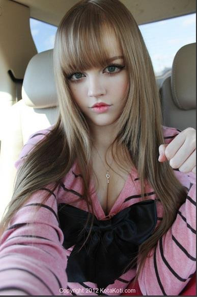Có thể nói, khuôn mặt của Dakota Rose có rất nhiều điểm giống búp bê Barbie.