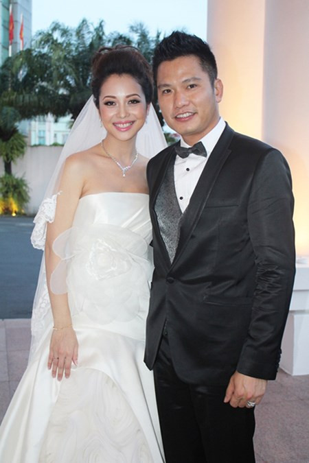 Jennifer Phạm là một trong số ít các người đẹp được hưởng số may mắn khi ngay cả trong lần tái hôn thứ hai, cô cũng được gả vào nhà quyền quý, giàu sang có tiếng tại Việt Nam.