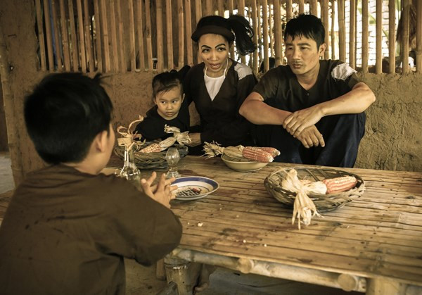 Đó là sự sáng tạo để bộ ảnh mang hơi hướng tích cực vì anh tin cuộc sống dẫu có khó khăn nhưng tình yêu của Chí Phèo, Thị Nở dành cho nhau là chân thật, nếu Chí Phèo và Thị Nở cưới nhau thì họ sẽ có cuộc sống hạnh phúc và những đứa con ngoan ngoãn.