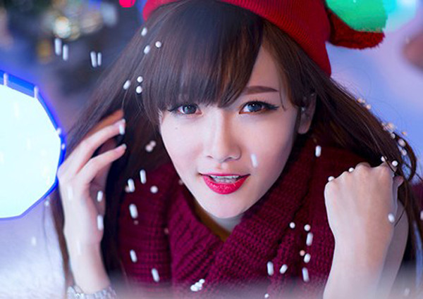 Hường Hana cũng giành giải Quán quân cuộc thi tìm kiếm gương mặt trẻ Hoa Học Trò Icon 2011 hay Á khôi Miss Bóng rổ...
