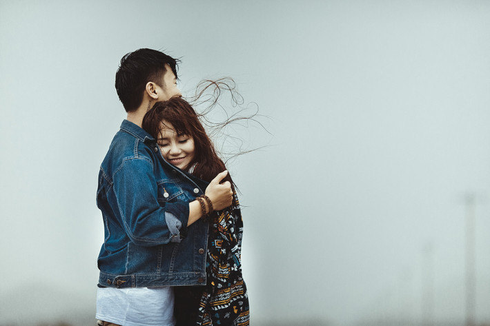 Nếu những ai cho rằng chỉ những ngày đẹp trời mới thích hợp để chụp ảnh cưới thì với bộ ảnh độc đáo này, có thể suy nghĩ này sẽ được xem xét lại.