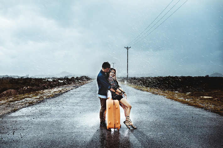 “Với bộ ảnh này, công lao lớn thuộc về chính cô dâu chú rể bởi chính sự dũng cảm của họ đã mang tới những góc ảnh lung linh như vậy mà chẳng cần tới bất kỳ loại phụ kiện, trang sức nào”. Ảnh: Hải Lê Cao.