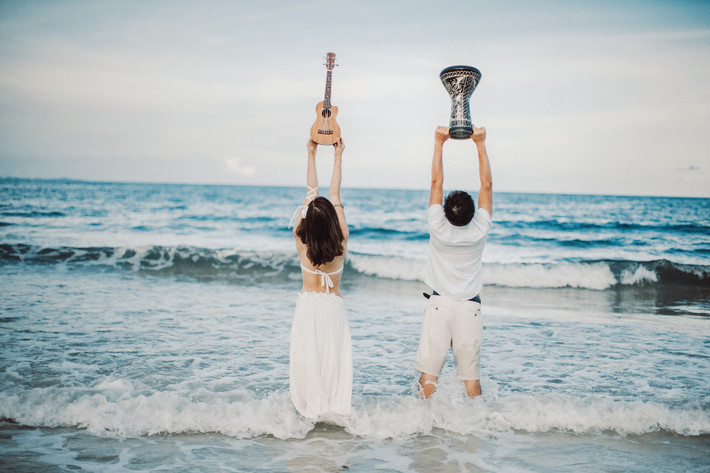 Với bối cảnh vô cùng phù hợp với trang phục và phong cách của hai nhân vật chính, bộ ảnh cưới đậm chất tình này thực sự là những khoảnh khắc khó quên của Linh – Trang.