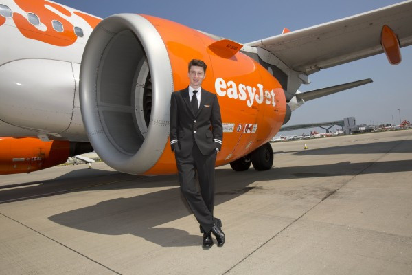 Hiện nay Luke vinh dự trở thành phi công và làm việc cho Easyjet sau khi hoàn thành nhanh nhất các bài kiểm tra điều kiện. Trước đó anh chàng đã hoàn thành khóa học 18 tháng, bao gồm 6 tháng rèn luyện với máy bay hạng nhẹ ở Arizona, Mỹ. Theo hồ sơ của Cơ quan Hàng không dân dụng, Luke là phi công trẻ tuổi nhất nước Anh.