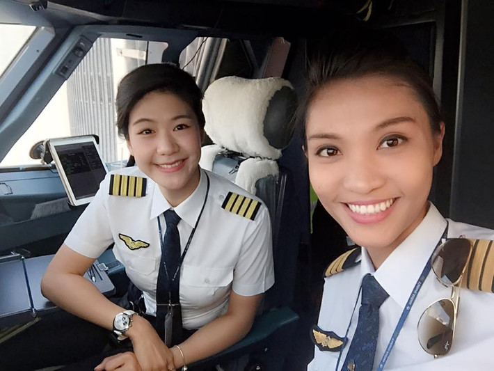 Được biết từ khi nổi tiếng, trở thành nữ cơ trường đầu tiên của Việt Nam đến nay, Huỳnh Lý Đông Phương đã từ chối rất nhiều cuộc phỏng vấn yêu cầu tiết lộ về cuộc sống riêng tư của cô. Đông Phương cho rằng sự im lặng sẽ khiến mọi thứ xung quanh cô trở nên yên bình hơn, tuy nhiên hiện tại chính sự im lặng đã khiến bản thân cô gặp phải nhiều điều bất lợi. Chính điều đó đã thôi thúc nữ cơ trưởng 8X lên tiếng dù hoàn toàn không mong muốn.