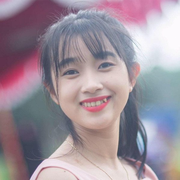 Sau khi bỗng dưng được chú ý, trang cá nhân của nữ công an viên nhận được sự quan tâm đặc biệt của cộng đồng mạng. Cô nàng đã phải chuyển Facebook về chế độ riêng tư để tránh việc không hay.
