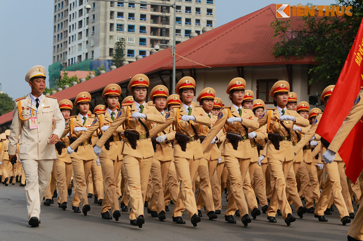 Khối nữ CSGT vốn nổi tiếng là nơi tập trung nhiều người đẹp cũng khoe một đội hình vô cùng mãn nhãn trong buổi sáng nay.