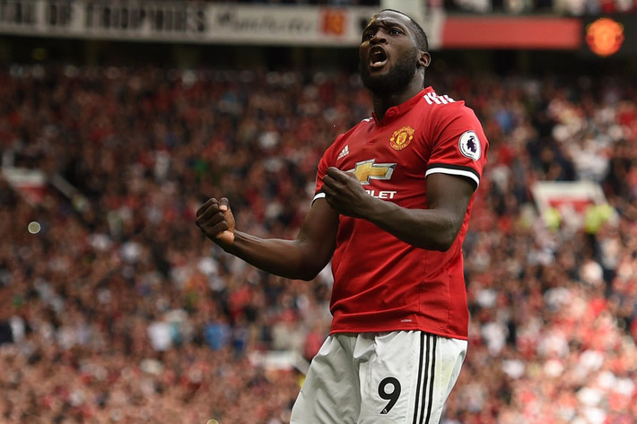 Ngôi sao người Bỉ là hung thần đích thực của West Ham, anh đã ghi 11 bàn vào lưới đội bóng này. Lukaku không sút tung lưới đội nào nhiều hơn "Búa tạ".