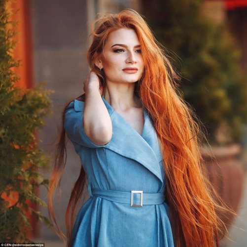 Anastasia cũng thường xuyên đăng những bức hình chụp mái tóc dài ấn tượng của cô trên trang cá nhân.