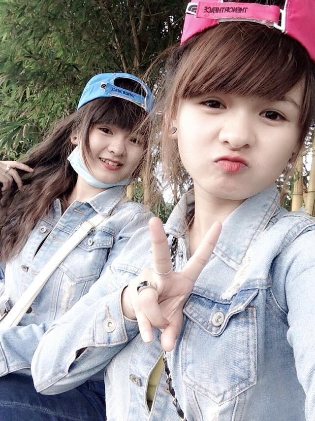 Vừa là chị, em sinh đôi, Thanh Hà và Thanh Lan vừa là những người bạn thân, tri kỷ của nhau. Hai chị em thừa nhận đôi lúc như “bện hơi” nhau, thiếu chị, thiếu em là người còn lại cảm thấy không thoải mái, kém tươi vui.