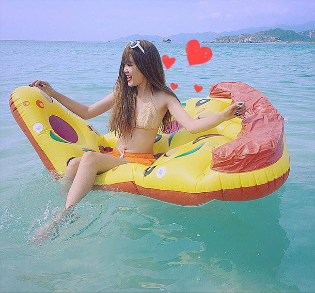 Thùy Trâm không quá bất ngờ về kết quả bình chọn cao có được. "Hoạt động nghệ thuật suốt 4 năm mình cũng có một lượng fan trung thành. Mình rất vui vì được ủng hộ mạnh mẽ như vậy", Trâm nói.