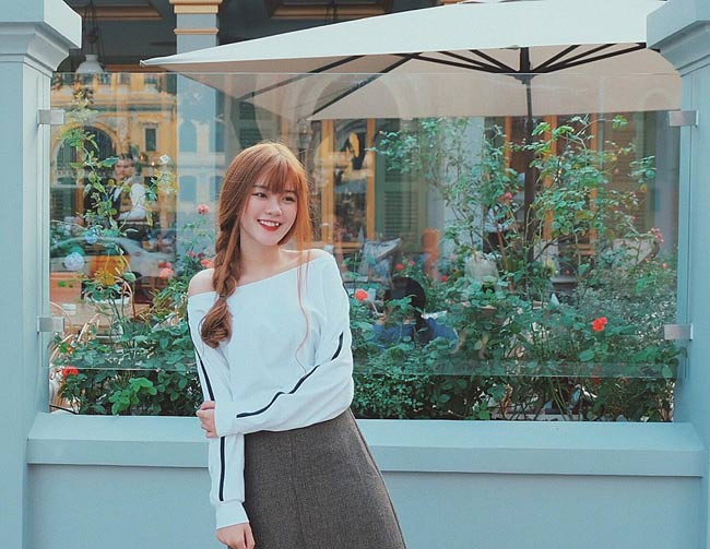 Cô nàng chịu khó chăm chút hình ảnh trên Facebook cá nhân.