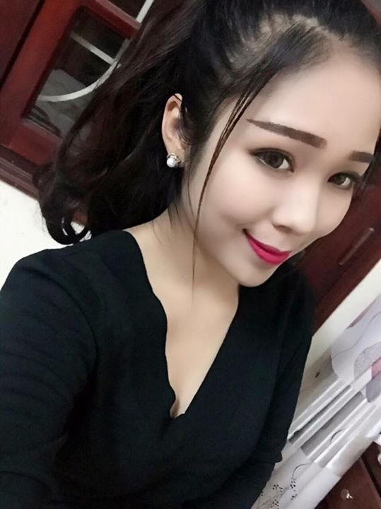 “Thật ra, không có con đường nào đúng, con đường nào sai cả, chỉ có ta lựa chọn con đường nào, làm cách nào để biến lựa chọn đó thành đúng thôi!”, đó là một chia sẻ của cô đồng Hồng Hạnh trước những công việc, những quyết định quan trọng trong cuộc sống.