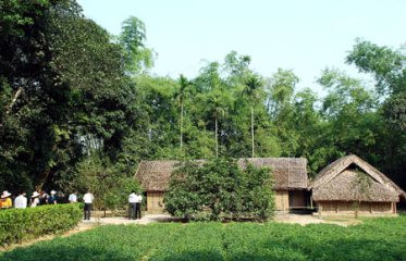Nhà tranh 5 gian quê Bác Hồ ở Làng Sen, Nam Đàn, Nghệ An.