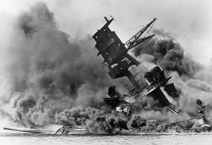 Sau trận Trân Châu Cảng ngày 7/12/1941, Mỹ mặc dù là quốc gia chịu thiệt hại nặng nề nhưng họ không phải là nước đầu tiên tuyên bố chiến tranh với Nhật mà Canada làm điều này trước tiên.