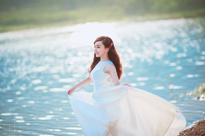 Đến nay. khi kinh doanh đã trở thành niềm đam mê lớn, Huệ Linh vẫn tranh thủ thời gian ngoài giờ làm ở công sở để buôn bán quần áo thời trang, mở shop online. Sự nhanh nhẹn, năng động giúp Huệ Linh luôn thu xếp tốt mọi công việc, vừa được tận hưởng niềm đam mê, vừa có thêm thu nhập.