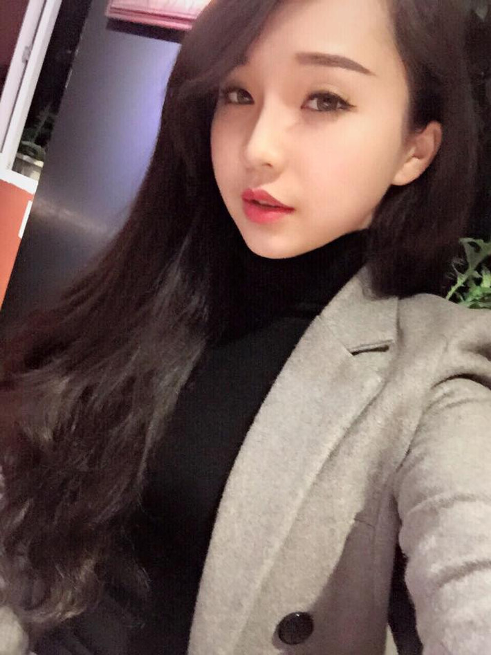 Được biết việc kinh doanh những mặt hàng trên đến với Huệ Linh rất tình cờ. Xuất phát từ nhu cầu của bản thân, sử dụng thấy tốt, có hiệu quả nên cô gái Cao Bằng xinh đẹp đã tìm cách giới thiệu sản phẩm, nhập hàng và bán lại cho những bạn trẻ có nhu cầu làm đẹp, chăm sóc sức khoẻ.