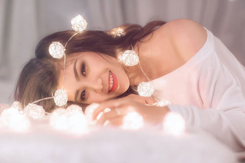 Cuối năm học lớp 12, Lan Tây quyết tâm giảm béo. Cô gọi đây là quá trình “hành xác” bởi, hàng ngày chỉ uống nước chanh và ăn một chút thịt. Có lần, cô nàng suýt phải nhập viện vì ăn quá ít và tập quá nhiều. “Hồi đó, mình chăm lắm, bất kể trời mưa hay nắng đều đội mũ, mặc áo mưa lao đến phòng tập. Nhiều lúc mệt quá, muốn bỏ cuộc luôn cho rồi nhưng tốn bao nhiêu công sức mới giảm được vài kg nên lại cố gắng. Một phần cũng vì ngày ấy phải ôn thi đại học nên công cuộc giảm cân mệt gấp trăm lần”, Lan Tây chia sẻ.