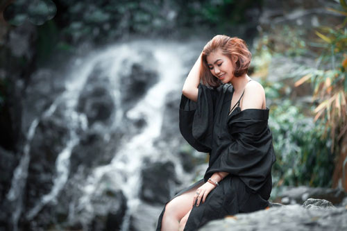 Nói đúng hơn, trước đó Lan Tây từng giảm cân nhiều lần nhưng lần nào cũng thất bại. Cô thường nhịn cơm, chỉ ăn hoa quả và uống nước chanh. Kết quả là do quá mệt, cô quay lại chế độ ăn như bình thường và cân nặng lại chạm mốc một tạ.