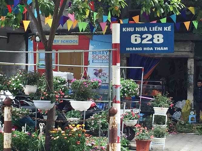 Khu nhà liền kề trên khu phố sầm uất của Hà Nội.
