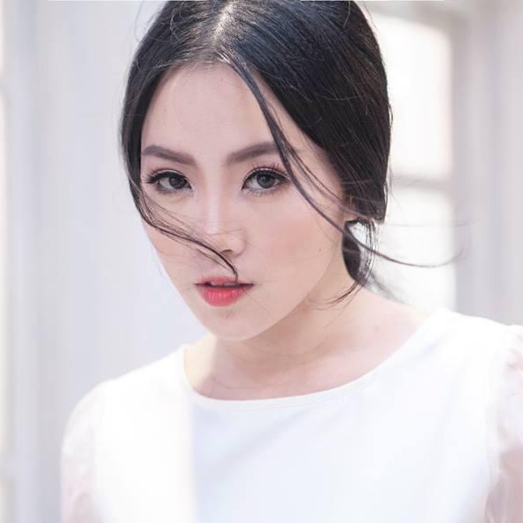 Không chỉ tuyệt vời ở tài lẻ, hot girl trường FPT còn khiến nhiều người hâm mộ vì bảng thành tích học tập, và các hoạt động nghệ thuật liên quan đến thời trang, người mẫu.