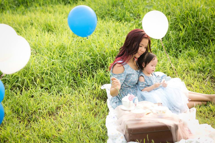 Chị Quỳnh Anh đã lên tư tưởng rằng: ”Đây là bênh cơ địa nên phải chăm sóc để sống chung với lũ, chờ đến khi con lớn rồi hết dần. Chứ không tin có loại thuốc bôi thuốc uống nào mà dùng cái khỏi liền, nếu nó không chứa corticoid thì cũng là cái gì đó mình không cảm thấy yên tâm”.