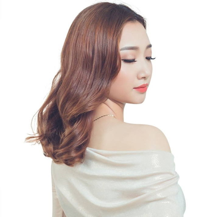 Vừa tròn 20 tuổi, Hương Mai tự tin 100% khi ghi danh tại cuộc thi Hoa hậu Hoàn vũ 2017 và được đánh giá là một nhân tố nhiều tiềm năng của năm nay.