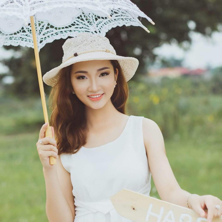 Cũng vì gia đình khó khăn, Hương Mai gặp nhiều cản trở trong khâu chuẩn bị, phải “tự thân vận động” mọi thứ đi thi Hoa hậu Hoàn vũ Việt Nam 2017.