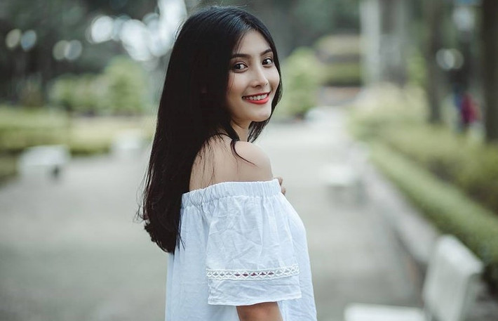 Vân Thủy cho biết cô đã vượt qua 20 ứng viên để tham gia diễn xuất trong MV mới của nam ca sĩ Hà thành. Trong quá trình làm việc, sự gần gũi, vui tính và chu đáo của ca sĩ Soobin khiến cô khá ấn tượng.