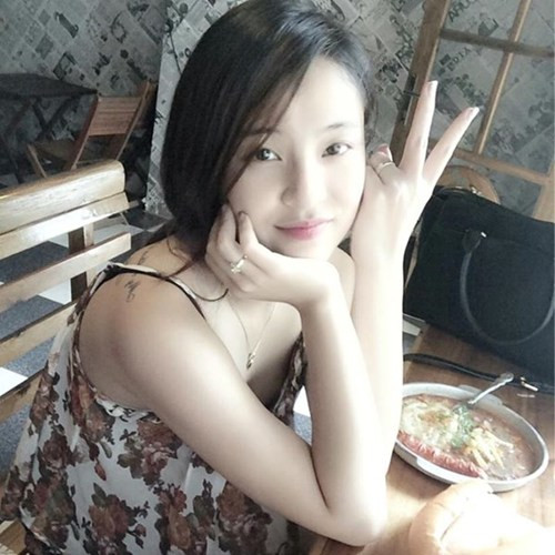 Xét về ngoại hình, Phương Anh sở hữu nét trẻ trung, xinh đẹp và có nhiều nét gợi cảm, quyến rũ.