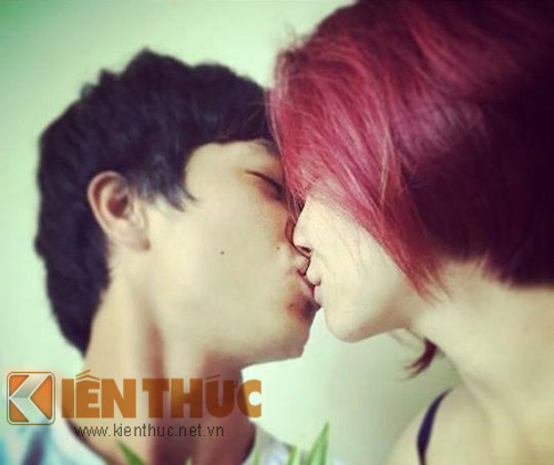 Hình ảnh Công Phượng hôn Hòa Minzy đắm đuối được lan truyền trên mạng mới đây càng khiến các fan thêm tin vào sự xuất hiện của một cặp trai tài gái sắc tiếp theo.