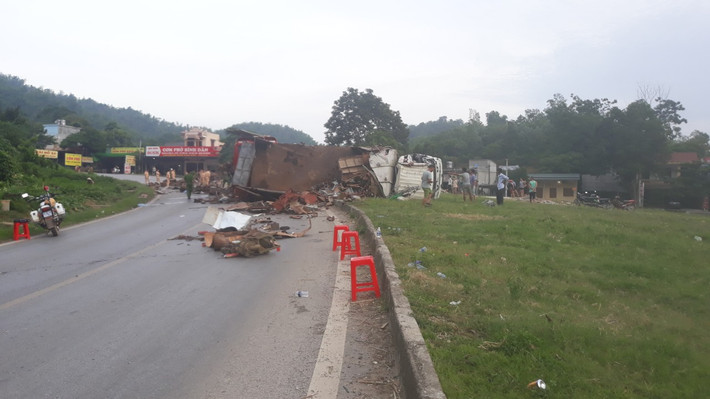 Hiện trường vụ tai nạn kinh hoàng.