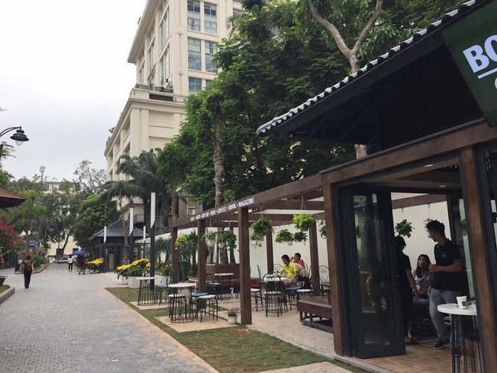 Khuôn viên phố sách gồm 16 gian hàng được thiết kế, xây dựng hài hòa với kiến trúc, cảnh quan khu vực.