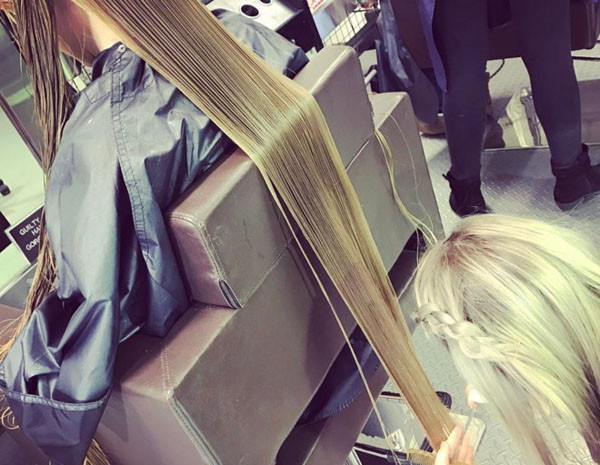 'Công chúa Rapunzel' đi cắt, tỉa tóc 2 lần/năm.