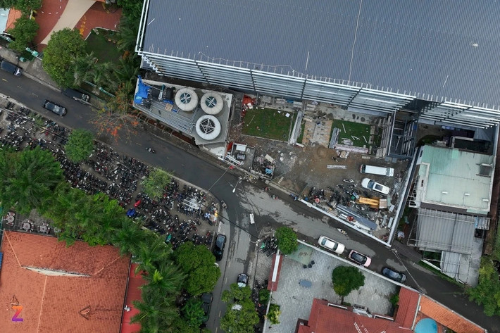 Phần ban công diện tích là 104 m2, cầu thang sắt từ tầng 1 đến tầng 4; xây dựng sai phép tầng 4, tầng 5 và lửng tại tầng 5 với tổng diện tích hơn 383 m2. Tại công trình 2, 3 phát sinh vi phạm là ban công với tổng diện tích 128 m2. Tổng diện tích sai phép là hơn 1.164 m2. (Ảnh: Tri thức trực tuyến).
