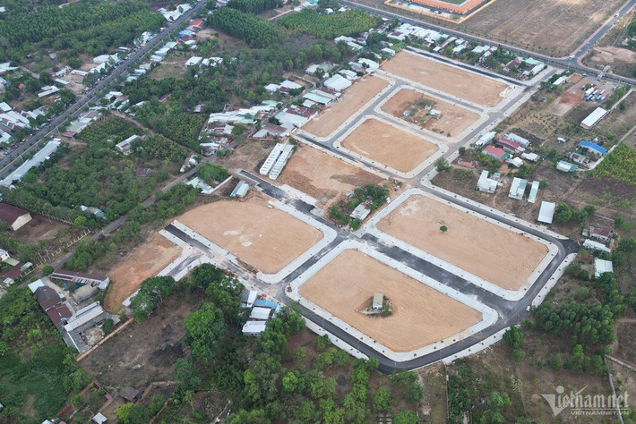 Dự án khu tái định cư cao tốc Phan Thiết - Dầu Giây có quy mô gần 9,5 ha với tổng mức đầu tư hơn 270 tỷ đồng. Dự án nằm tại thị trấn Gia Ray, huyện Xuân Lộc (tỉnh Đồng Nai). (Ảnh: Vietnamnet).