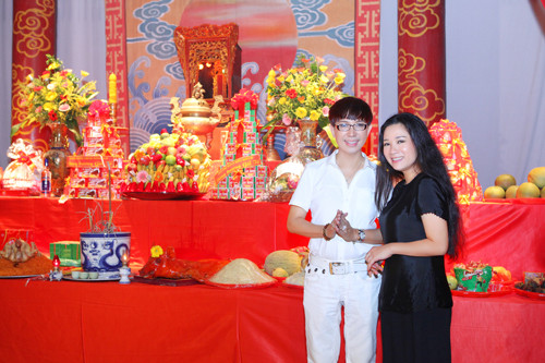 Ca sĩ Long Nhật - người anh thân thiết trong nghề của Thanh Thanh Hiền - sẽ tham gia toàn bộ nghi lễ đám cưới và đảm nhận vai trò MC trong lễ cưới của cặp đôi.