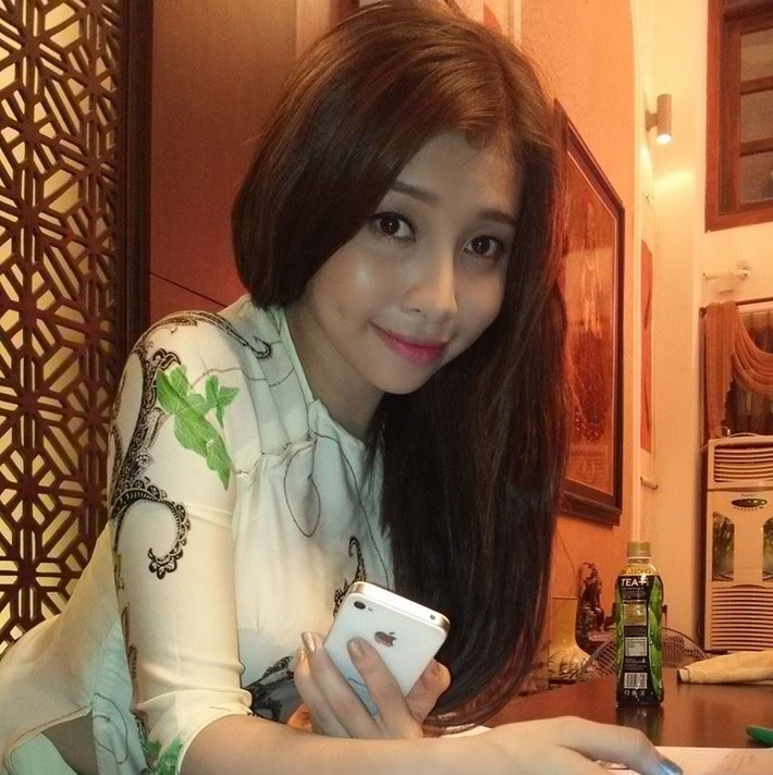 Việc xuống tóc đi tu của Tuyết Nhi hoàn toàn không phải quyết định bộc phát. Người đẹp 9X chia sẻ đã từng nhiều lần có ý định quy y cửa Phật nhưng do không được gia đình, người thân ủng hộ nên cô buộc phải trì hoãn. Sau này khi đã cảm thấy những xô bồ, những sự náo nhiệt của đời sống bên ngoài không còn nhiều ý nghĩa với mình nữa, cảm thấy tâm can cần được đặt ở chốn bình yên... Tuyết Nhi đã quyết định xuống tóc trước sự ngỡ ngàng của rất nhiều người thân.