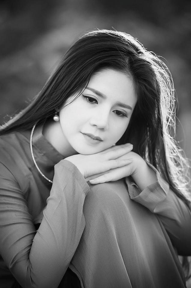 "Vì sở hữu nhiều nét lai nên mình thường xuyên bị nhận nhầm là người nước ngoài. Nhiều người ở sân bay nghĩ mình là tiếp viên nước ngoài nên khi gặp đã giao tiếp bằng tiếng Anh ngay. Mình cũng cảm thấy vui và phần nào đó may mắn vì ngoại hình hiện tại mang đến cho mình khá nhiều thuận lợi trong nghề nghiệp", Ngọc Quỳnh chia sẻ.