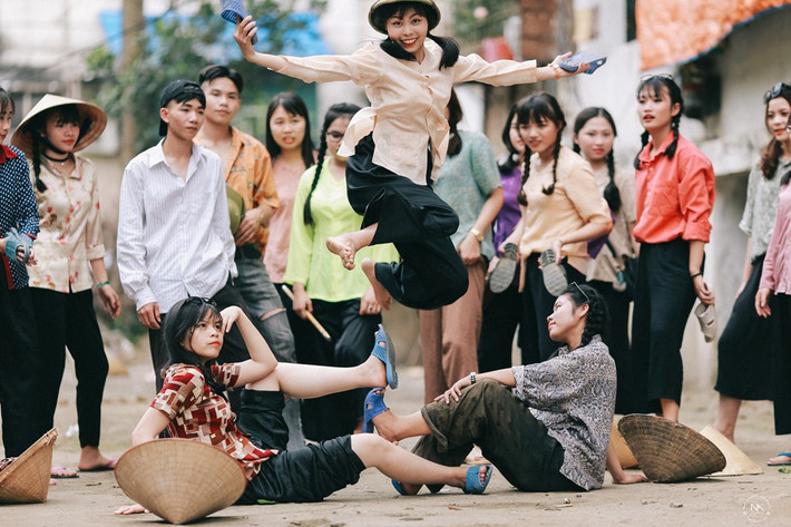 Những bức ảnh được chụp tự nhiên của các bạn học sinh tạo nên nét đẹp riêng của kỷ yếu học trò.