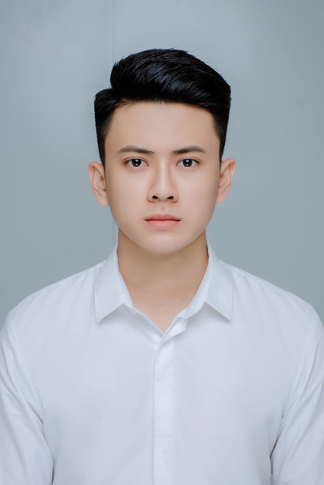 Trước khi trở thành một trong những cực phẩm của Người ấy là ai, Quang Lâm được biết đến là gương mặt trẻ đa tài khi vừa làm bác sĩ tập sự, vừa làm mẫu ảnh. Trên trang cá nhân, chàng trai này cũng thường xuyên chia sẻ những khoảnh khắc điển trai, đa phong cách. Kể cả tấm ảnh thẻ cũng hút sự quan tâm của hàng ngàn cô gái.