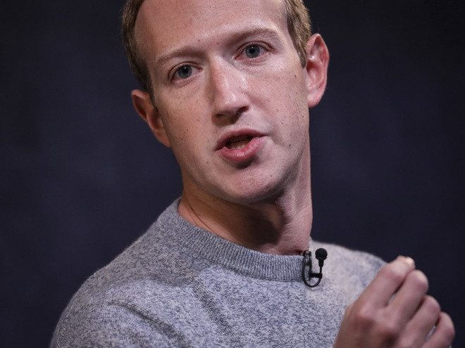 Bên cạnh đó, động thái quay lưng của các nhãn hàng khiến cổ phiếu Facebook rớt giá 8,3% trong ngày 26/6, tài sản ông trùm mạng xã hội Mark Zuckerberg lao dốc 7,2 tỷ USD. Ảnh: Getty.