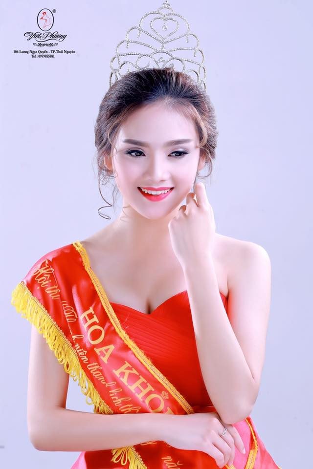 Tính cách hòa động, thân thiện là một điều giúp Tố Như được thầy cô, bạn bè yêu quý. Hiện nay, sinh viên trường Kinh tế đang vô cùng háo hức và hi vọng Tố Như có thể mang vinh quang về cho nhà trường.