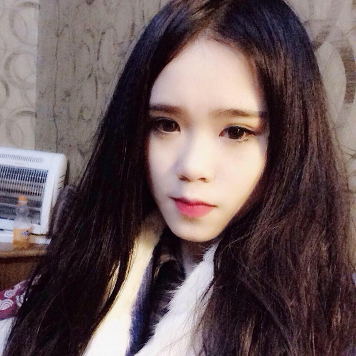 Nữ sinh Hải Dương đang học năm cuối THPT, mặc dù bận rộn với lịch học kín mít và áp lực thi cử mệt mỏi nhưng cô nàng vẫn dành thời gian nghỉ ngơi bằng việc đi du lịch, chăm sóc ngoại hình và chụp ảnh “tự sướng”.