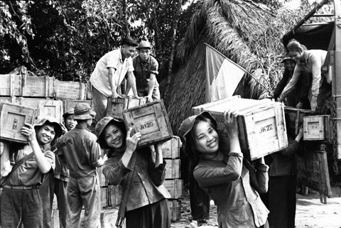 Thanh niên xung phong với niềm tin thắng lợi.