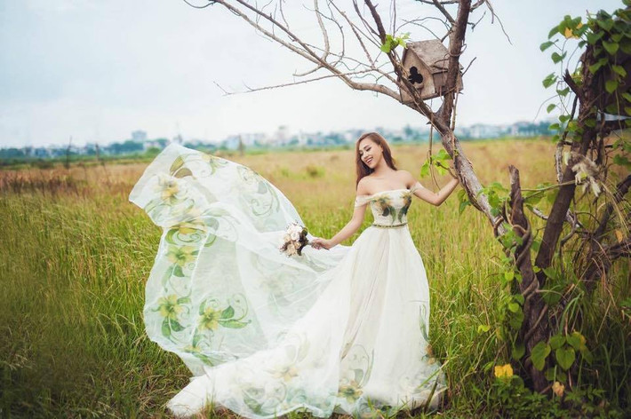 Lầm tưởng DJ Tít sắp lấy chồng, nhiều bạn trẻ, dân mạng đã vội gửi lời chúc phúc đến nữ DJ tài năng trong phần bình luận dưới một số bức ảnh cô chia sẻ trên trang cá nhân.