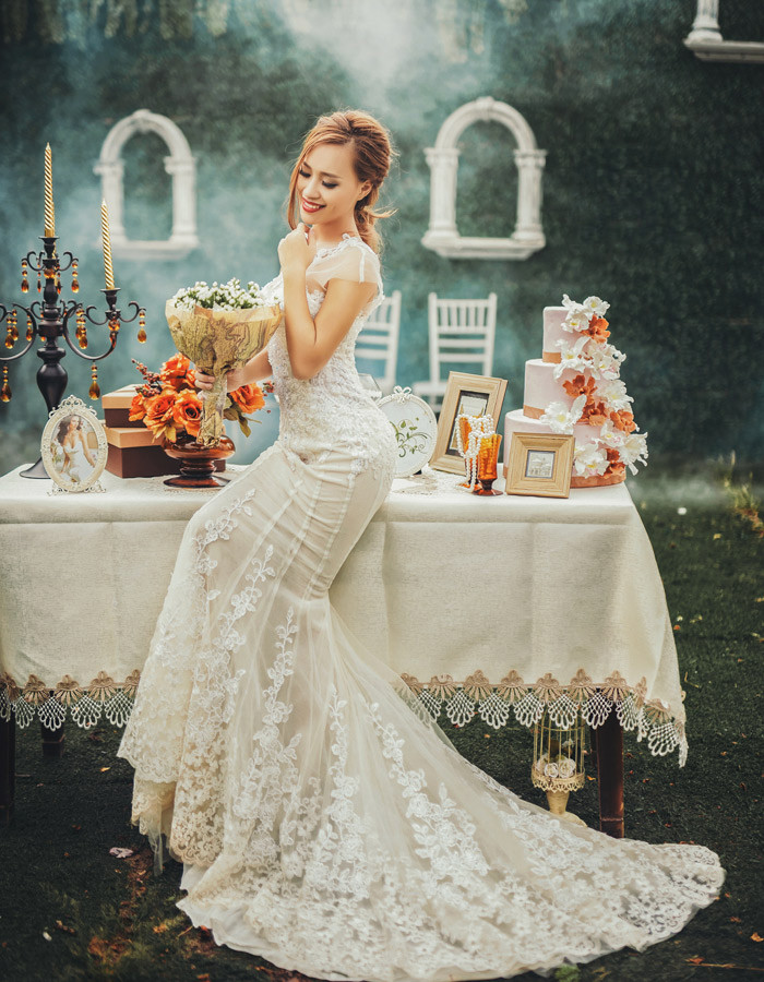 Tuy nhiên theo tiết lộ của Tít, loạt ảnh cô dâu mới này là một hợp đồng làm mẫu của cô. Bộ ảnh phục vụ mục đích thương mại, nghệ thuật, không phải là bộ ảnh cưới chính thức của Tít.